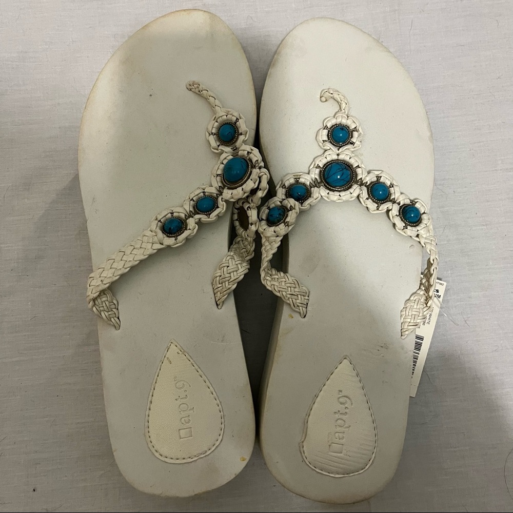 🩴 white wedge flip flops